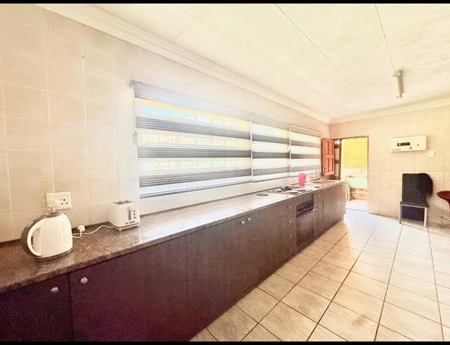 3 BEDROOM HOUSE FOR SALE IN VANDERBIJLPARK CE 2